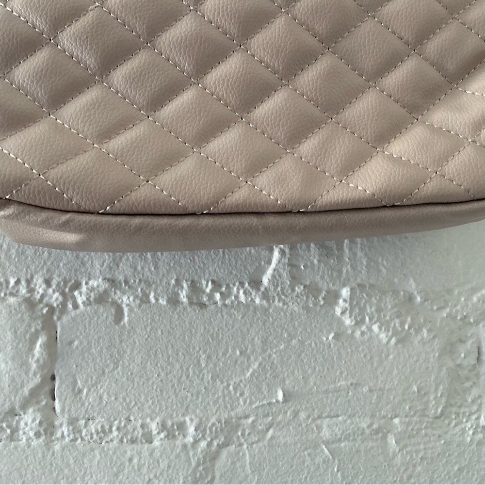 Bella Russo Quilted Handbag Purse Beige Chain Handle Vacation Travel Casual New - Picture 7 of 9